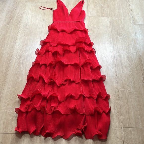 Mac Duggal Sleeveless Ruffle Tiered V-Neck Gown in Red style 49054, SIZE 2 - Picture 4 of 13
